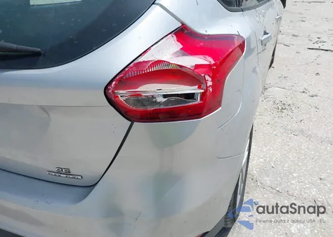 2016 Ford Focus Se z USA, uszkodzony, nr VIN 1FADP3K28GL356238